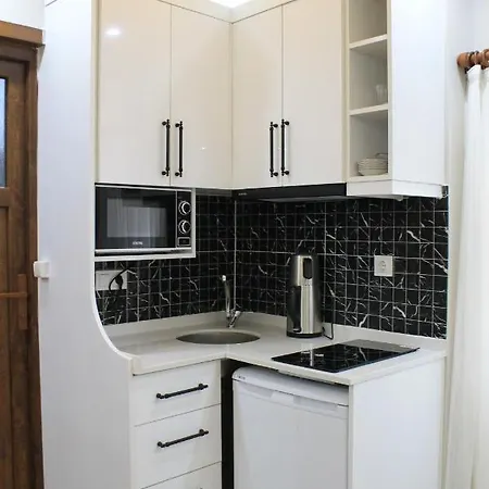 Beyoglu Asmalimescit'te Mobilyali Balkonlu Daire Apartment