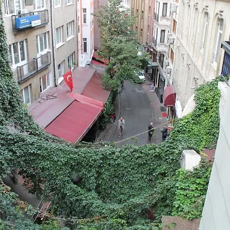 Beyoglu Asmalimescit'te Mobilyali Balkonlu Daire Apartment